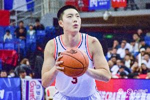 Kaiyun网页版-没啥表现！胡明轩首节出战6分钟 2投0中&amp;数据栏除1犯规都是0