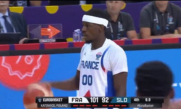 握手拥抱后再“偷”两分 法国后卫迷惑行为引冲突