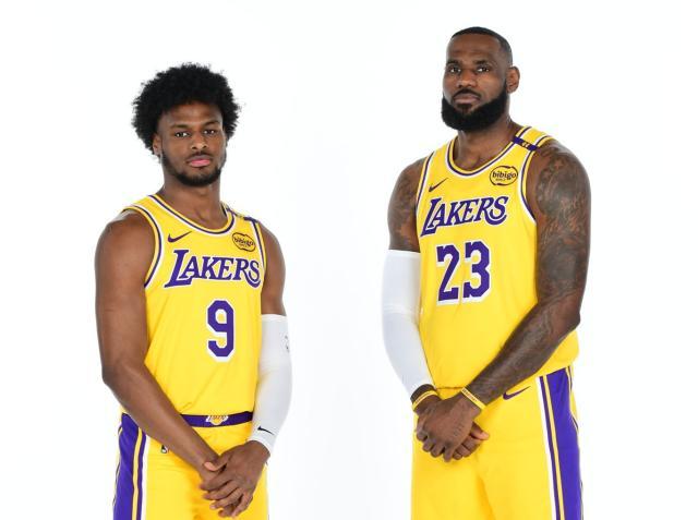 Kaiyun开云中国官网-父子同场即将上线！詹皇为儿子站台：每天都在进步